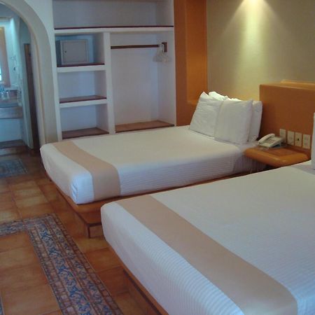 Hotel Villa Mexicana Сиуатанехо Экстерьер фото