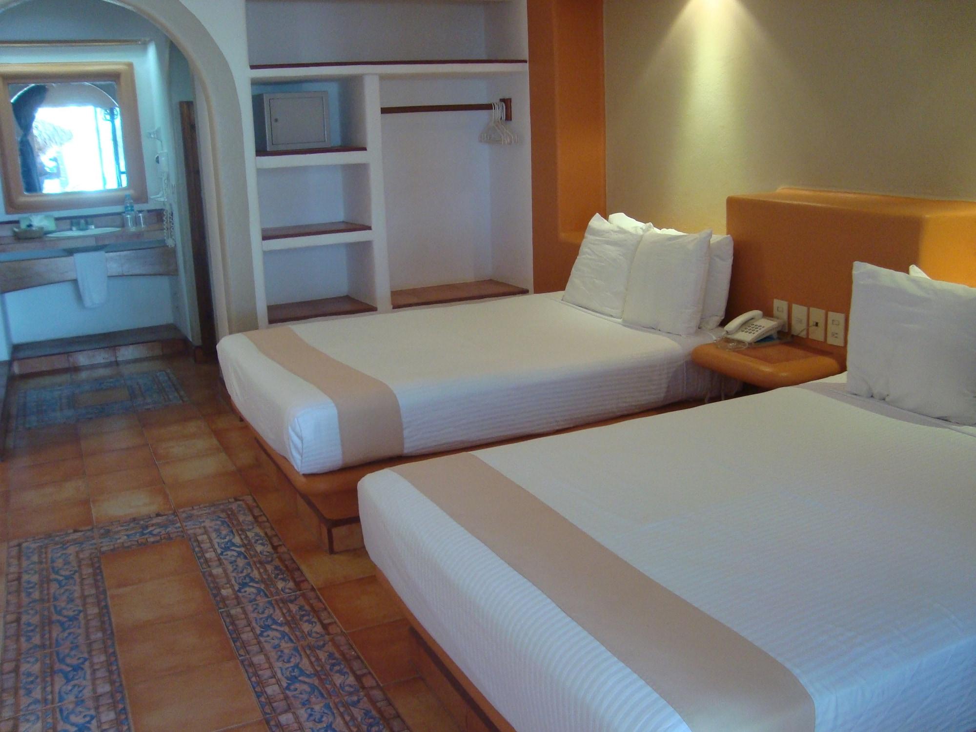 Hotel Villa Mexicana Сиуатанехо Экстерьер фото