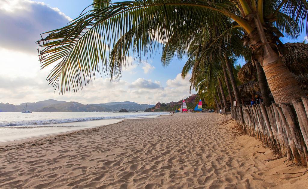 Hotel Villa Mexicana Сиуатанехо Экстерьер фото