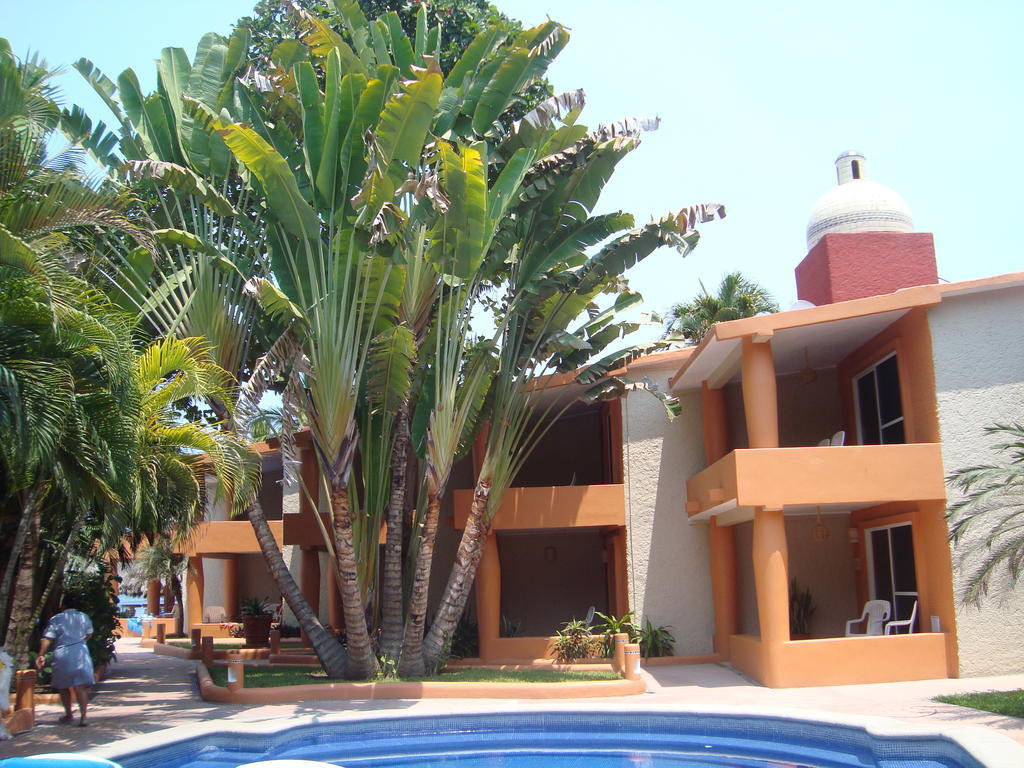 Hotel Villa Mexicana Сиуатанехо Экстерьер фото