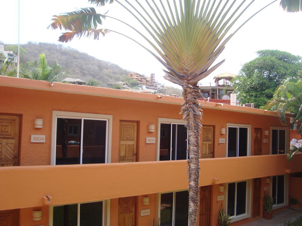 Hotel Villa Mexicana Сиуатанехо Экстерьер фото